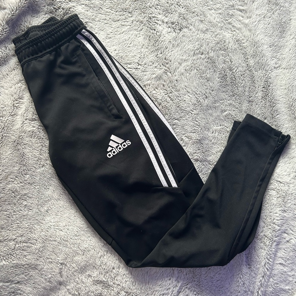 Super cute and trendy black and white joggers!